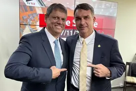 Flávio Bolsonaro evita falar de Tarcísio após racha - Imagem