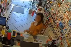 Funcionário é atacado com ofensas racistas por cliente de loja - Imagem