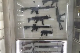 Fuzis e submetralhadoras: arsenal de armas é apreendido em operação da polícia baiana - Imagem