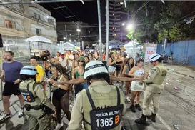 Garfos, algemas e mais: 1.400 itens são retidos no 2º dia do Carnaval - Imagem