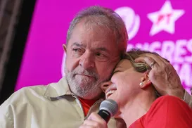 Gleisi atende a pedido de Lula e deixa Ministério - Imagem