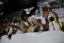 Ilê Aiyê une beleza e resistência com desfile sobre povos afro-indígenas - Imagem