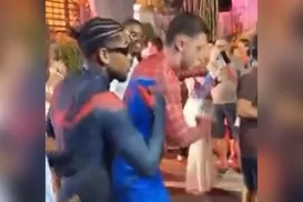 Jogadores fantasiados de "Homem-Aranha" curtem festa em Salvador - Imagem