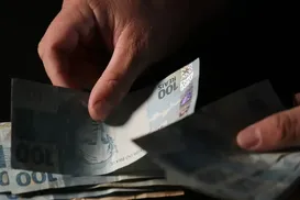 Lei proíbe suspensão do vale-alimentação durante as férias; entenda - Imagem