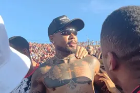 Livre no mercado, Marinho assiste ao Ba-Vi junto com a TUI no Barradão - Imagem