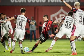 Marinho reage ao pênalti perdido de Kayzer após reestreia no Vitória - Imagem