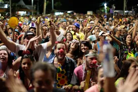 Palhaços do Rio Vermelho colorem Salvador com desfile de pré-Carnaval - Imagem