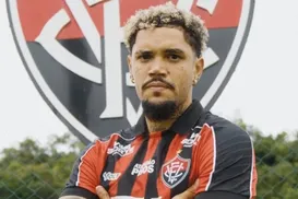 Reforço na Toca do Leão! Vitória anuncia centroavante ex-Benfica - Imagem