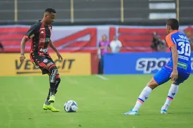 Santa Cruz encaminha acerto com ex-atacante do Vitória - Imagem