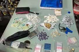 Sete pessoas são presas por venda de drogas em ferro-velho no Comércio - Imagem