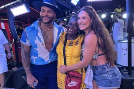 Tony Salles surpreende fã ambulante e chama pra subir no trio; veja vídeo - Imagem