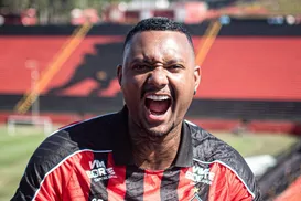 Vitória anuncia contratação de zagueiro, que já pode jogar o Ba-Vi - Imagem