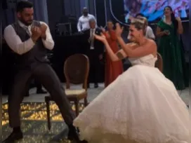 Casal troca a valsa por pagode baiano e surpreende convidados - Imagem