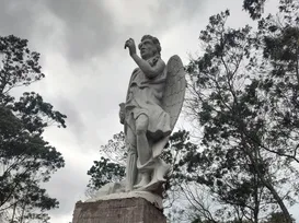 Cidade com estatua de Lúcifer abre concurso com salário de R$ 19.8 mil - Imagem