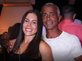 Com quase 60 anos, Romário volta a ser visto com jovem de 22 - Imagem