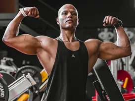 Influenciador fitness morre aos 26 anos após luta contra câncer raro - Imagem