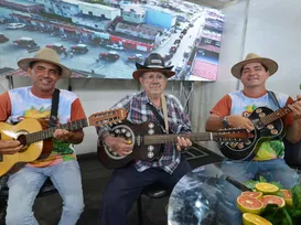 Repentistas unem gerações e encantam com cultura nordestina na Fenagro - Imagem