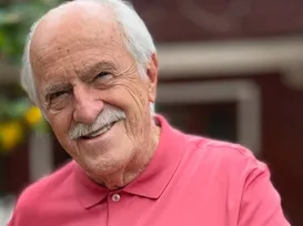 Aos 93 anos, Ary Fontoura surge de biquíni e choca web - Imagem