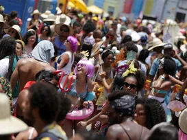 Checklist do folião: o que levar (e o que evitar) no Carnaval de Salvador - Imagem