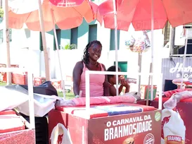 Do Natal ao Carnaval: a ambulante que faz do 'corre' sua maior alegria - Imagem