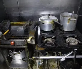 Fezes e baratas: restaurante e bares são interditados por má higiene - Imagem