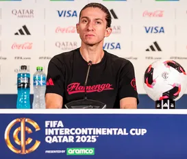 Flamengo anuncia renovação com Filipe Luís até o fim de 2027 - Imagem