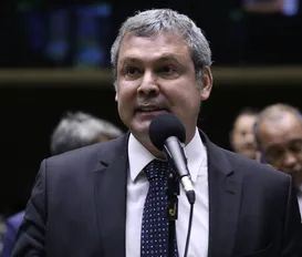 Líder do PT se surpreedeu com votação de PL que beneficia Bolsonaro - Imagem