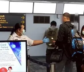 Aeroportos da Ásia retomam protocolos da Covid após surto de vírus - Imagem