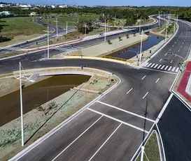 Corpo é encontrado com marcas de tiros em avenida de Salvador - Imagem