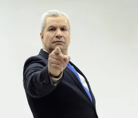 ”Raça desgraçada”: apresentador famoso é condenado por discurso transfóbico ao vivo - Imagem