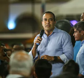 Bruno vai buscar unir oposição após anúncio de Flávio Bolsonaro - Imagem