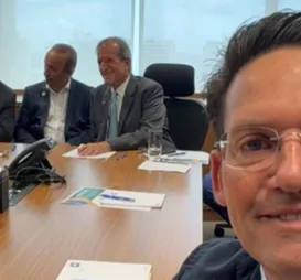 Cotado para o Senado, João Roma se reúne com Flávio Bolsonaro - Imagem