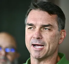 Flávio muda discurso e diz que candidatura ao Planalto é irreversível - Imagem