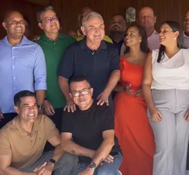 Afago ao aliado e cadeiras vazias: almoço de Coronel com vereadores - Imagem