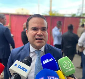 “Apunhalado pelas costas”, diz Cacá Leão após saída de Coronel do PSD - Imagem