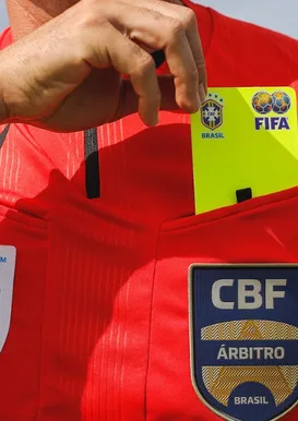 Como virar árbitro de futebol e faturar mais de R$ 200 mil por ano - Imagem
