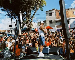 Leo Santana reúne multidão em show gratuito na Boa Vista do Lobato - Imagem