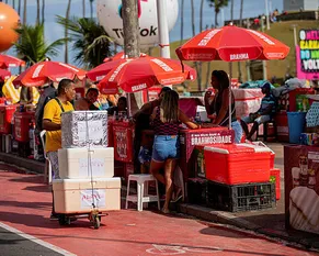 Ambulantes terão proteção extra no Carnaval de Salvador; entenda - Imagem
