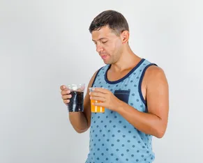 Carnaval aumenta riscos nocivos da mistura de álcool e energético - Imagem