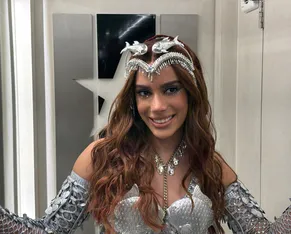 "Falta de noção": Anitta critica excesso de pessoas em trio elétrico - Imagem
