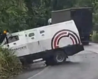 Acidente grave envolvendo carro-forte termina com três mortos na Bahia