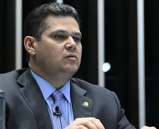 Alcolumbre recua e adia sabatina de Messias no Senado