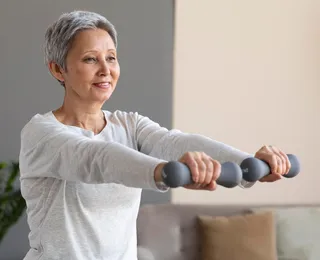 Bebida natural fortalece ossos de mulheres idosas; saiba detalhes