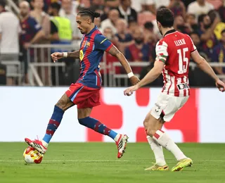 Brasileiro brilha com dois gols e Barcelona vai à final da Supercopa