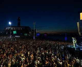 Brown, Saulo e mais: Farol da Barra entre em clima de Carnaval com shows