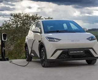 Carros elétricos e painéis solares ficam mais caros no Brasil