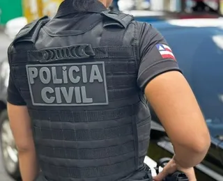 Casal é preso com carro roubado e com drogas em Salvador