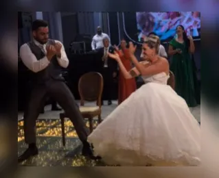 Casal troca a valsa por pagode baiano e surpreende convidados