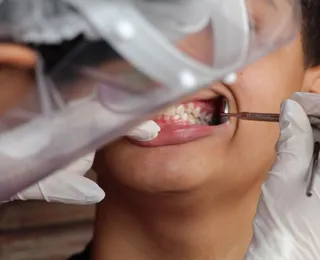 Clínica é multada por usar ferro de passar roupa para esterilizar materiais