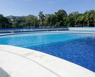 Criança de 4 anos morre após se afogar em piscina de centro esportivo